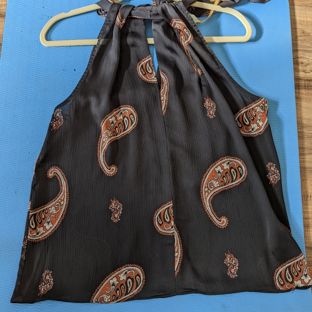 Ryegrass paisley keyhole neck sleeveless blouse, medium